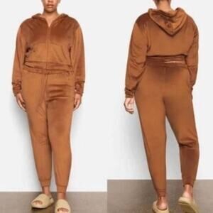 SKIMS Velour Jogger in Copper Size Medium